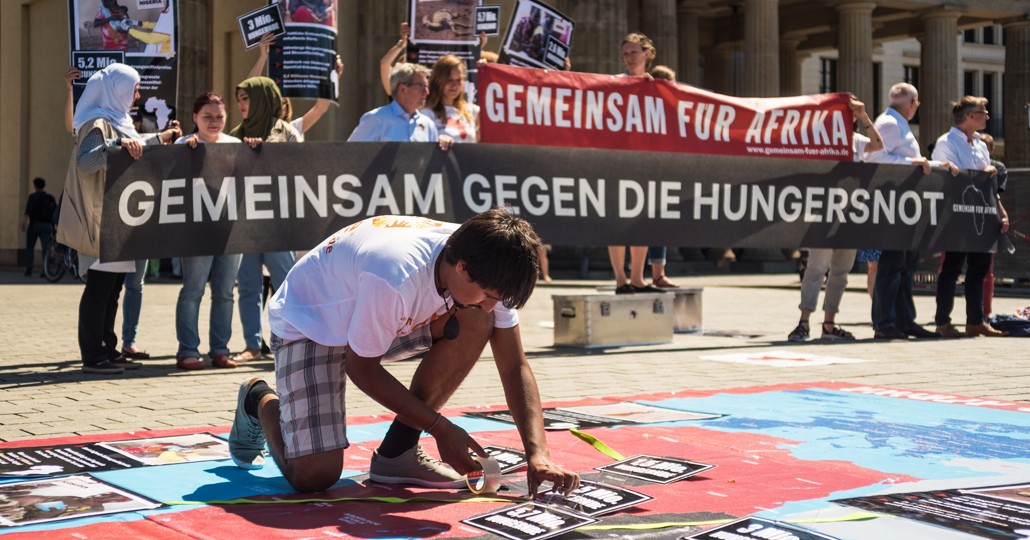 Unsere Straßenaktion 2017 am Brandenburger Tor._©GEMEINSAM FÜR AFRIKA/Jonas Walter