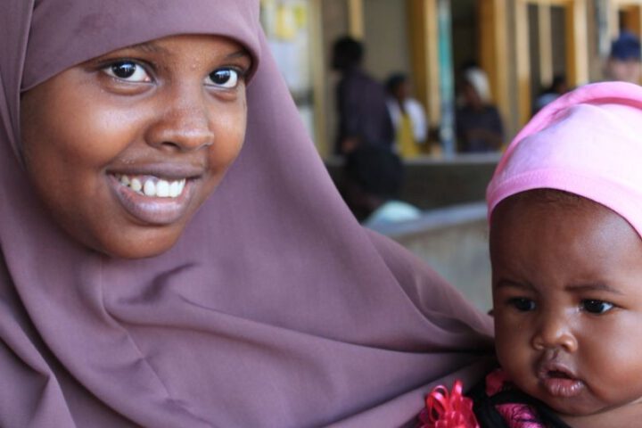 Mutter mit Kind in Kenia._©GEMEINSAM FÜR AFRIKA/Anger