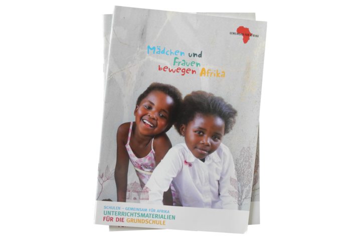 GS Maedchen und Frauen bewegen Afrika © GEMEINSAM FÜR AFRIKA