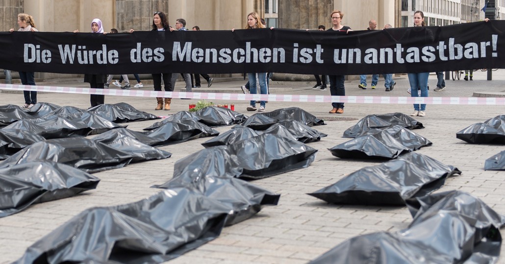 Unsere Straßenaktion 2017 zum Thema Menschenrechte und Flucht._©Foto: GEMEINSAM FÜR AFRIKA/Pablo Ruiz Holst