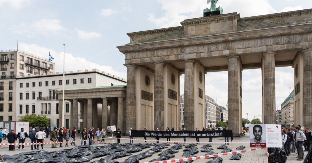 Unsere Straßenaktion im Jahr 2015 am Brandenburger Tor.