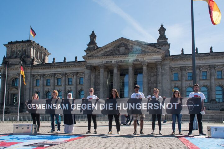 Straßenaktion gegen die Hungersnot_©GEMEINSAM FÜR AFRIKAJonas-Walter