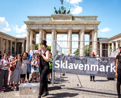 Pressefoto vom Sklavenmarkt in Berlin - Foto1 ©GEMEINSAM FUER AFRIKA/ Steffen Junghanß