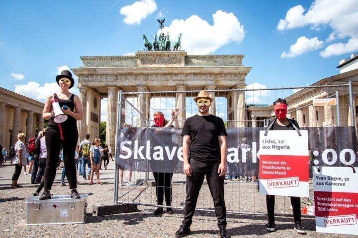 Pressefoto vom Sklavenmarkt in Berlin - Foto3 ©GEMEINSAM FUER AFRIKA/ Steffen Junghanß