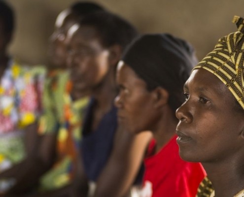 Eine Frauengruppe in Ruanda_©Kindernothilfe/Jakob Studnar