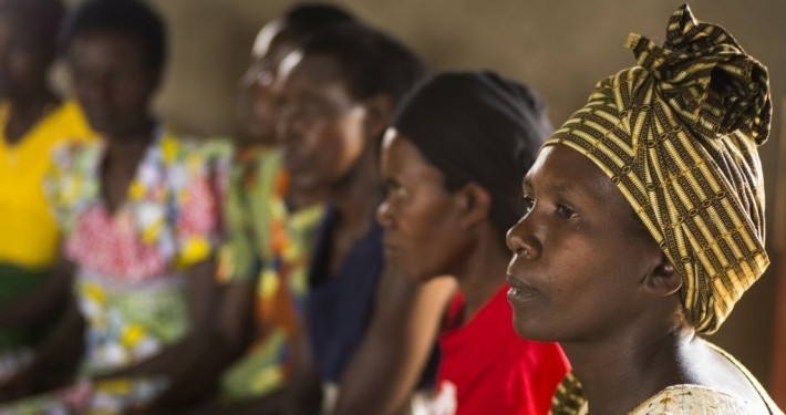 Eine Frauengruppe in Ruanda_©Kindernothilfe/Jakob Studnar