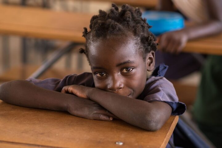 Ein Mädchen in der Schule _©Gemeinsam für Afrika