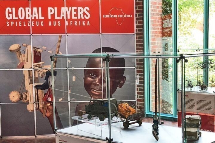 Vom 7.9. bis 27.9. ist unsere Global Players Ausstellung im Rathaus Kaltenkirchen zusehen._© GEMEINSAM FÜR AFRIKA