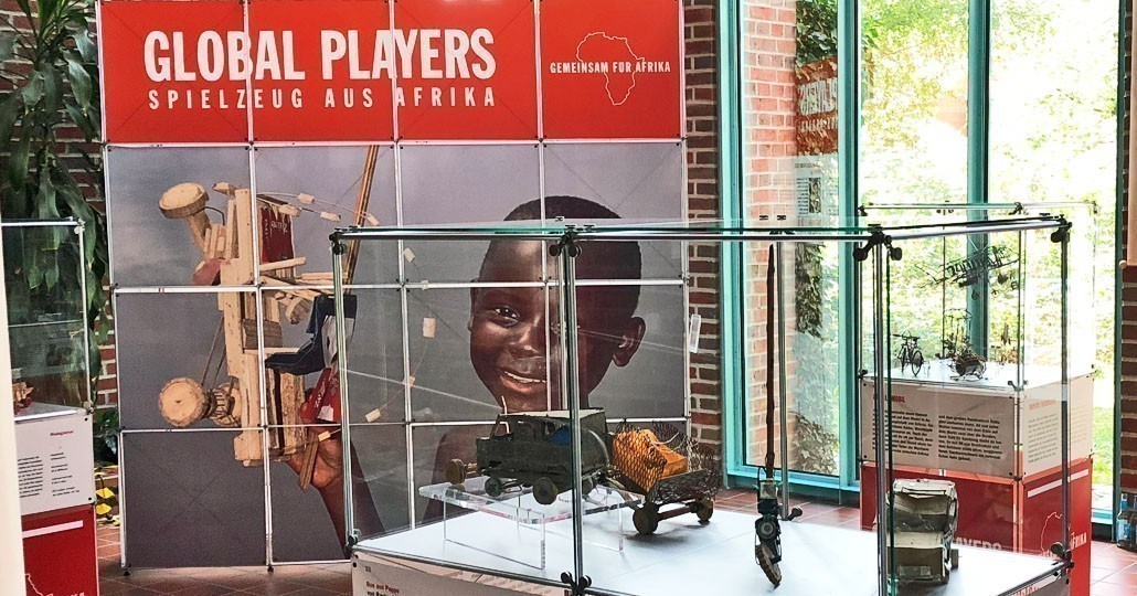 Vom 7.9. bis 27.9. ist unsere Global Players Ausstellung im Rathaus Kaltenkirchen zusehen._© GEMEINSAM FÜR AFRIKA