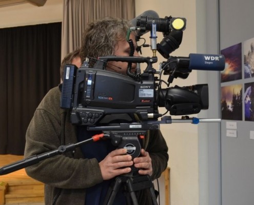 Auch der WDR berichtete: Schüler*innen der Realchule Netphen machen verschiedene Aktionen zum Thema "Mach dir ein Bild auf Augenhöhe" ©Realschule Netphen