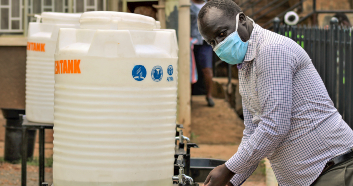 Unsere Mitgliedsorganisation ADRA versorgt Menschen in Kenia mit Hygieneartikeln.