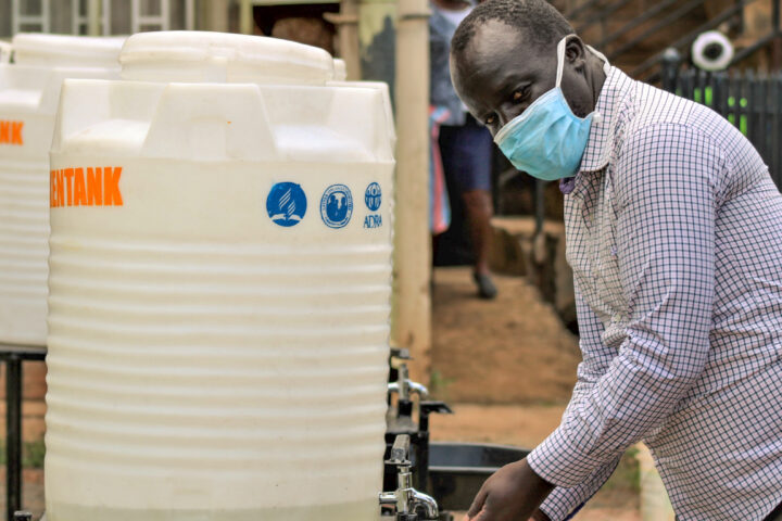 Unsere Mitgliedsorganisation ADRA versorgt Menschen in Kenia mit Hygieneartikeln.