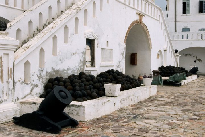 Elmina Castle aus dem 15. Jahrhundert, Erinnerung an die europäische Kolonialherrschaft in Ghana