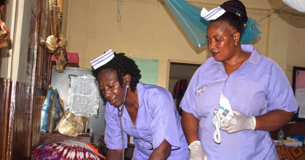 Ausbildung von Hebammen in Sierra Leone_© action medeor / Caritas Bo