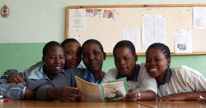 Quiz Sekundarschule - Lesende Schülerinnen