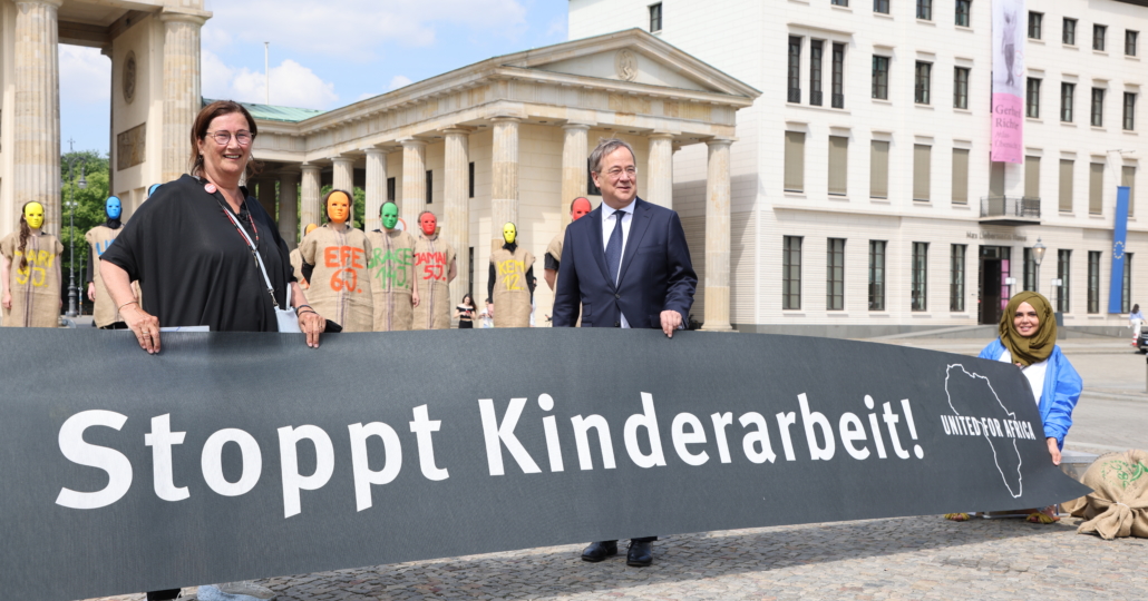 Armin Laschet bei der GEMEINSAM FÜR AFRIKA-Aktion gegen Kinderarbeit_11062021