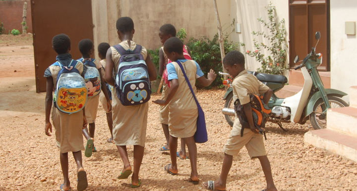 Gruppe Schulkinder in Benin_©Kinderrechte_Afrika_e._V.