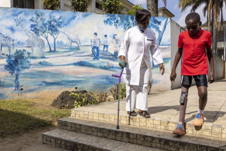 Handicap International in der Demokratischen Republik Kongo: Psychosoziale Betreuung und medizinische Versorgung für Betroffene humanitärer Krisen